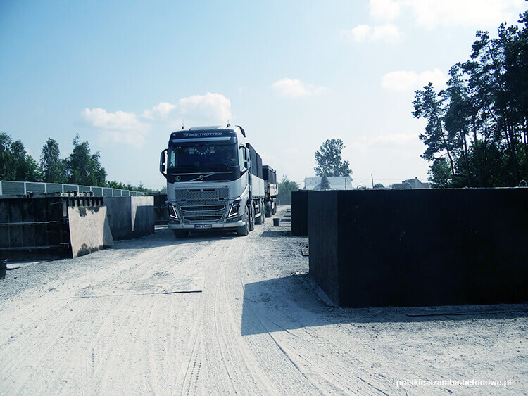 Transport szamb betonowych  w Dzierżoniowie